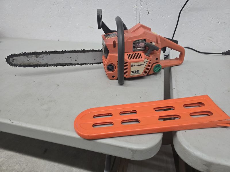 Husqvarna 136 Chainsaw