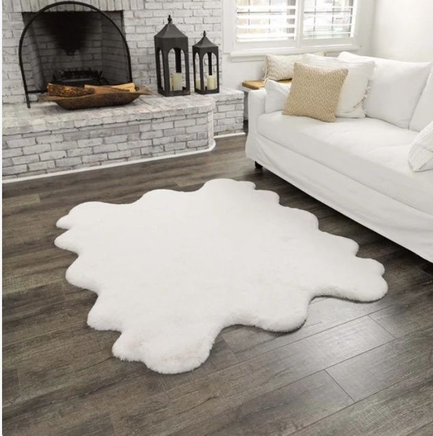 Mon Château Sexto Faux Fur Rug 63 in. x 70 in.)