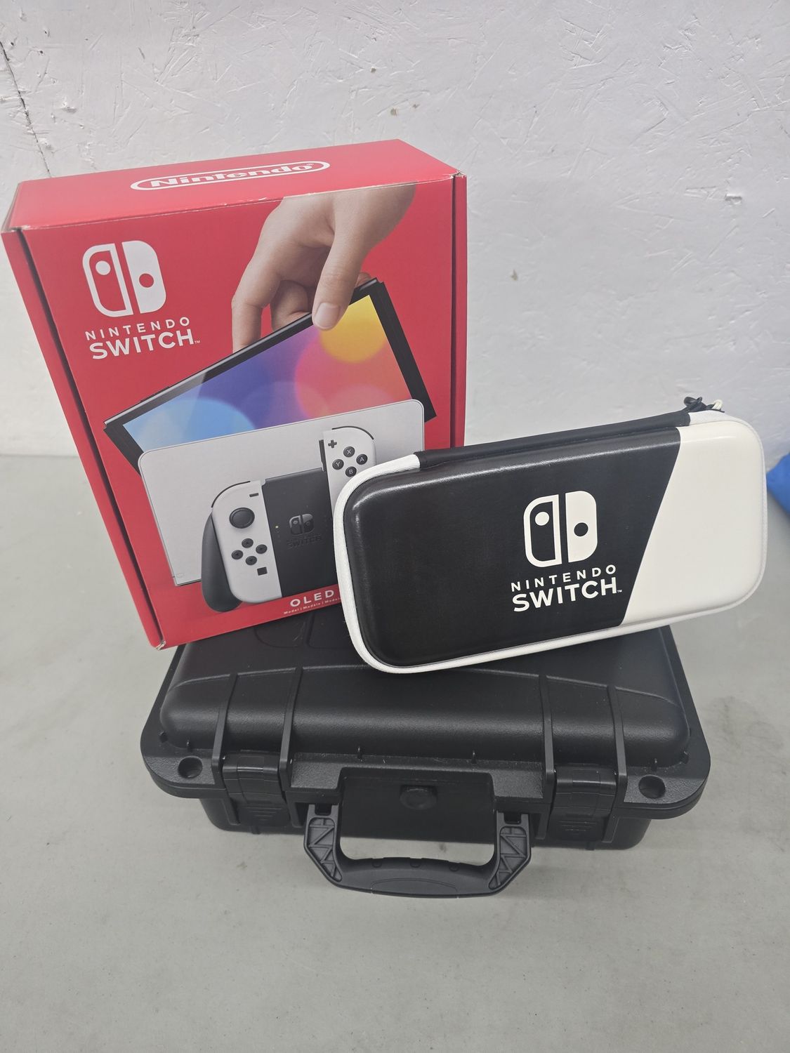 Nintendo Switch Console - Soft Case - Hardcase pellican with cut outs, package deal