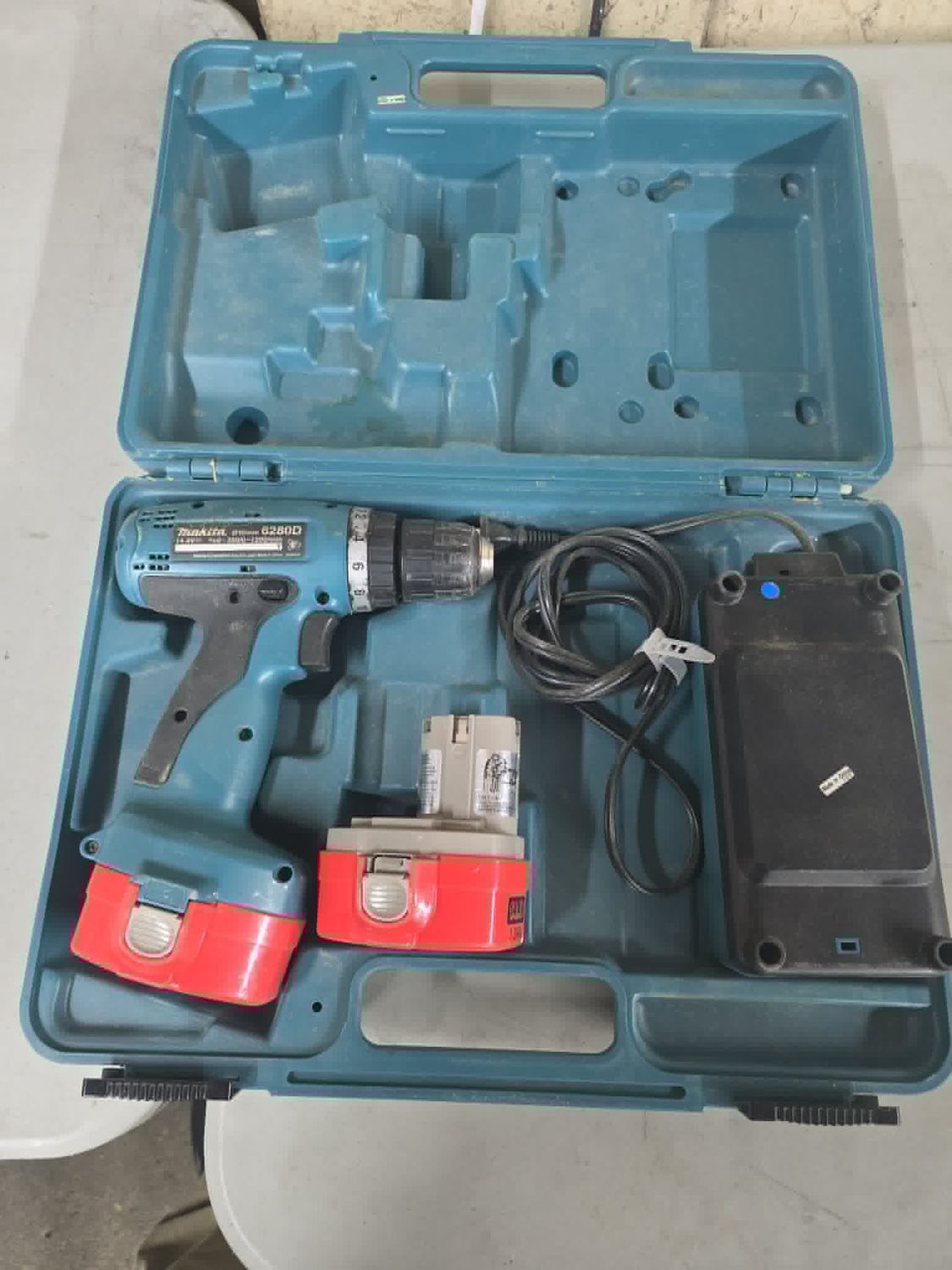 Makita 14.4V Drill with 2 batteries