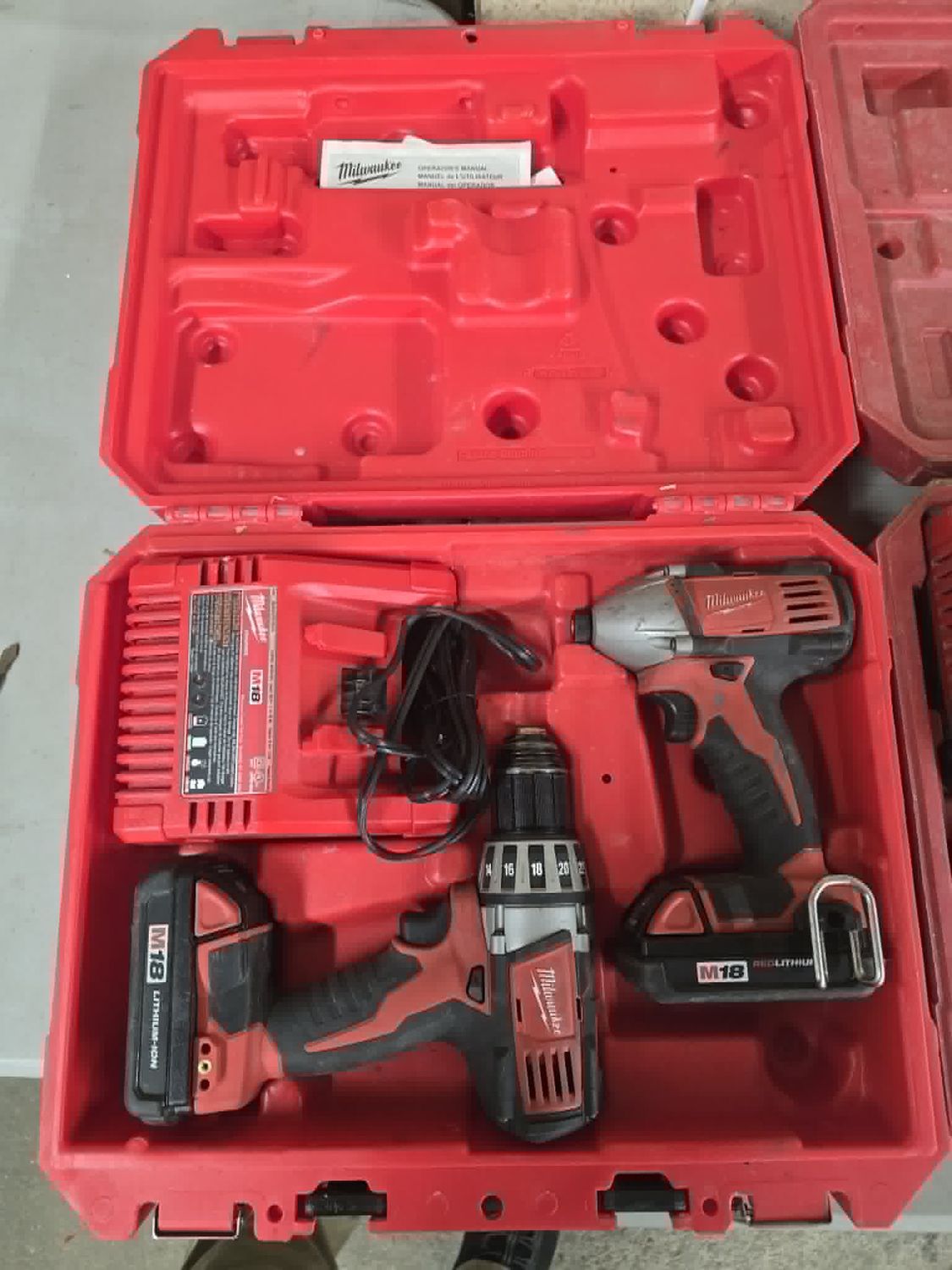 Milwaukee M18 18V Li-Ion Cordless Drill Driver/Impact Driver Combo Kit