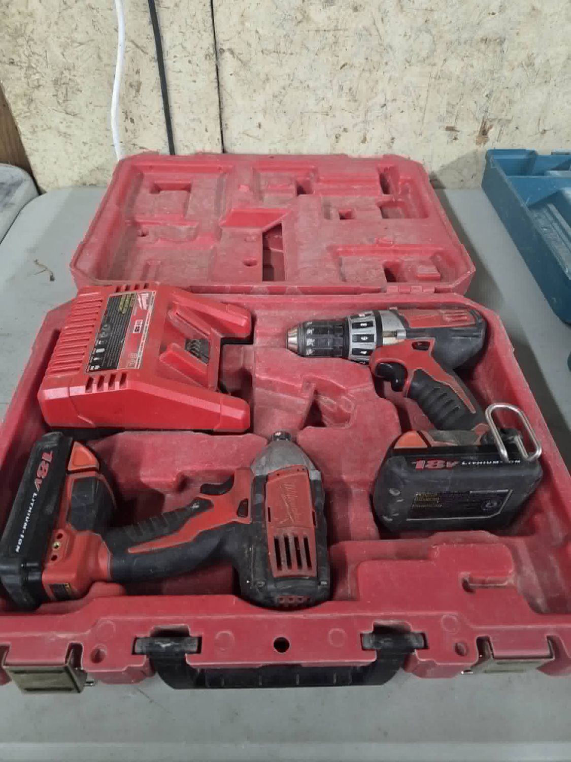 Milwaukee M18 18V Li-Ion Cordless Drill Driver/Impact Driver Combo Kit w/ (2) 1.5Ah