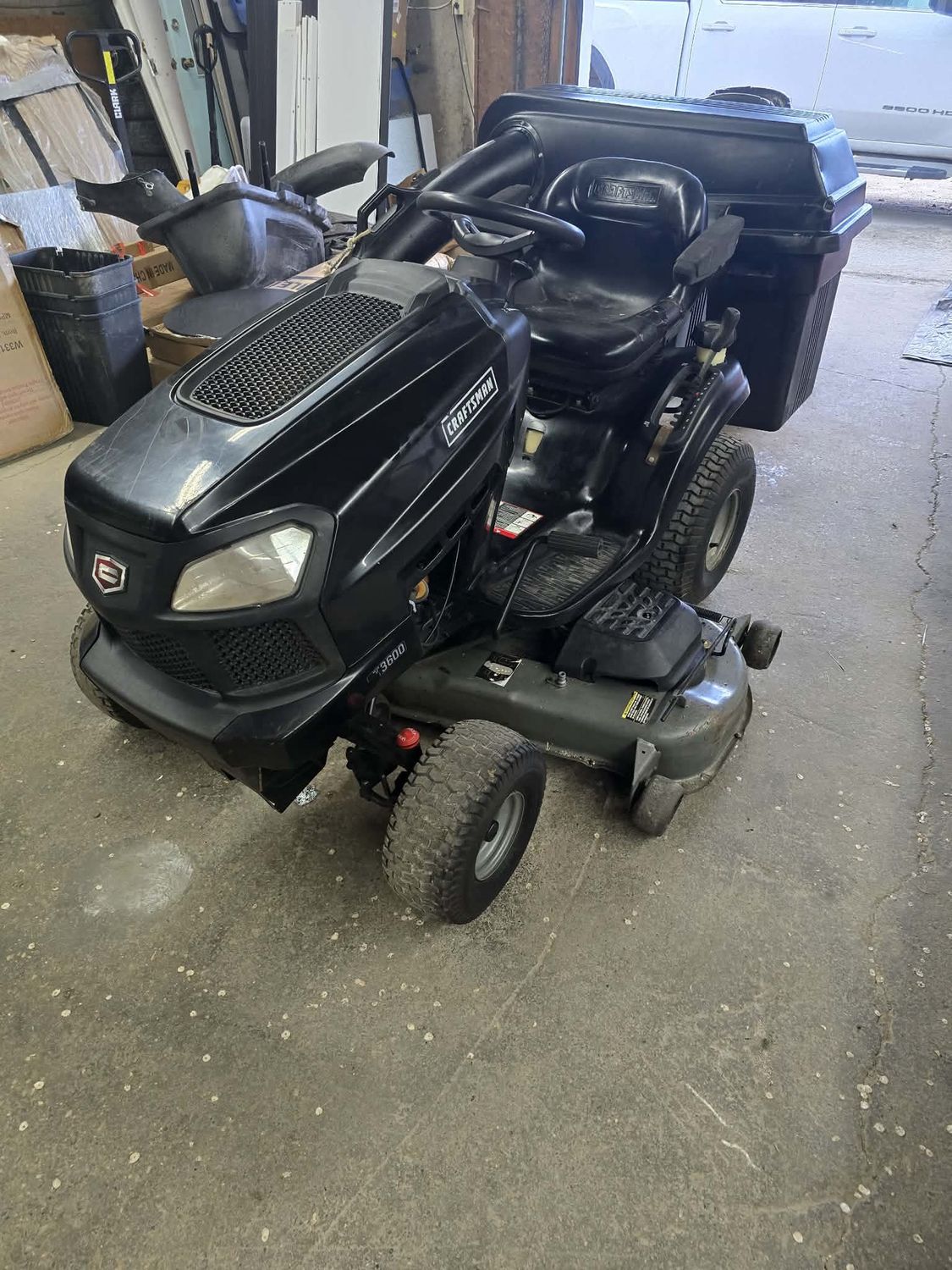 The Craftsman T3600 54" Cut - Riding mower with bagger The Craftsman T3600 54" Cut - Riding mower with bagger