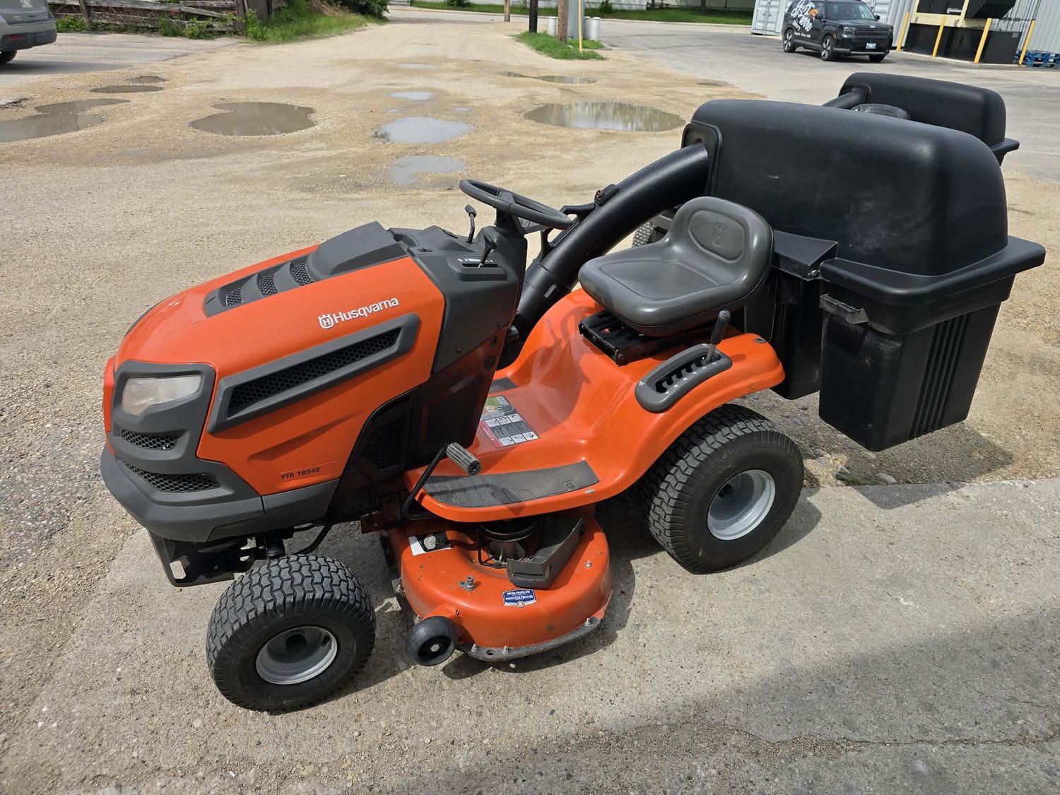Husqvarna YTA18542 is a 42-inch 215 Hours Husqvarna YTA18542 is a 42-inch 215 Hours