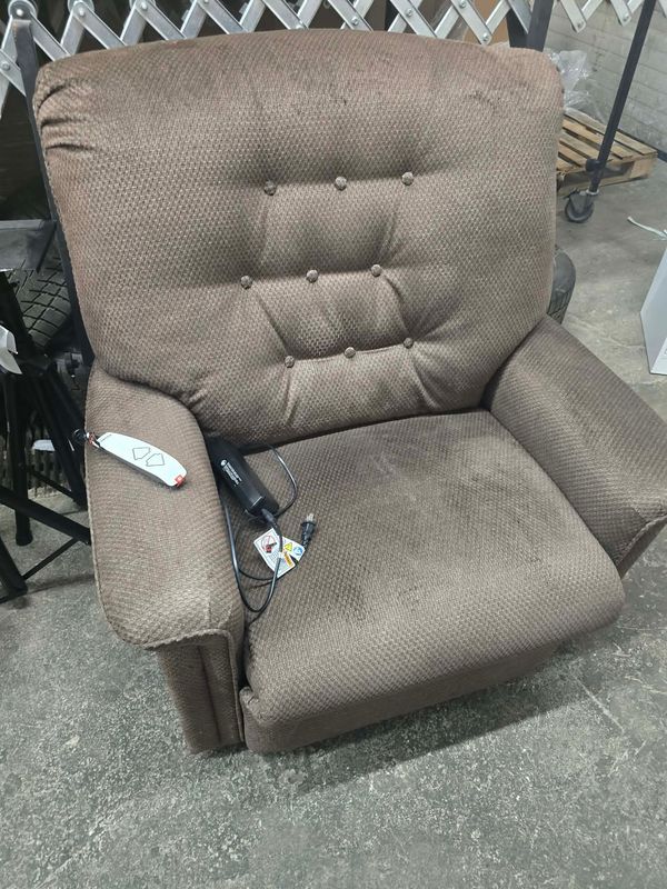 Pride Mobility Sit-to-Stand Lift Chair – Light Brown MSRP $1600 + Tax