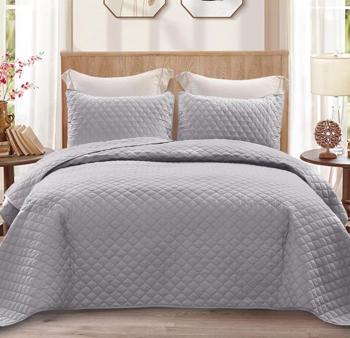 Exclusivo Mezcla Reversible California King Quilt Set, Light Grey Exclusivo Mezcla Reversible California King Quilt Set, Light Grey