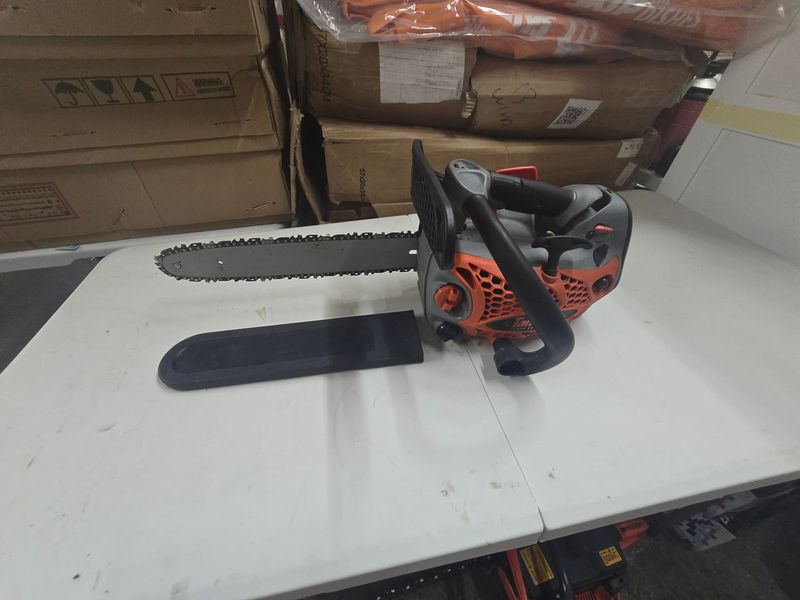Tanaka TCS-3301PFS Gas Chainsaw – 14" Bar – 32.2cc Tanaka TCS-3301PFS Gas Chainsaw – 14" Bar – 32.2cc