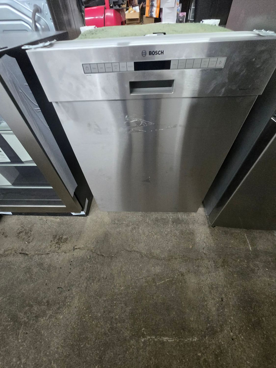 Bosch 300 Series 24" Stainless Steel Dishwasher – SHE53B75UC Bosch 300 Series 24" Stainless Steel Dishwasher – SHE53B75UC