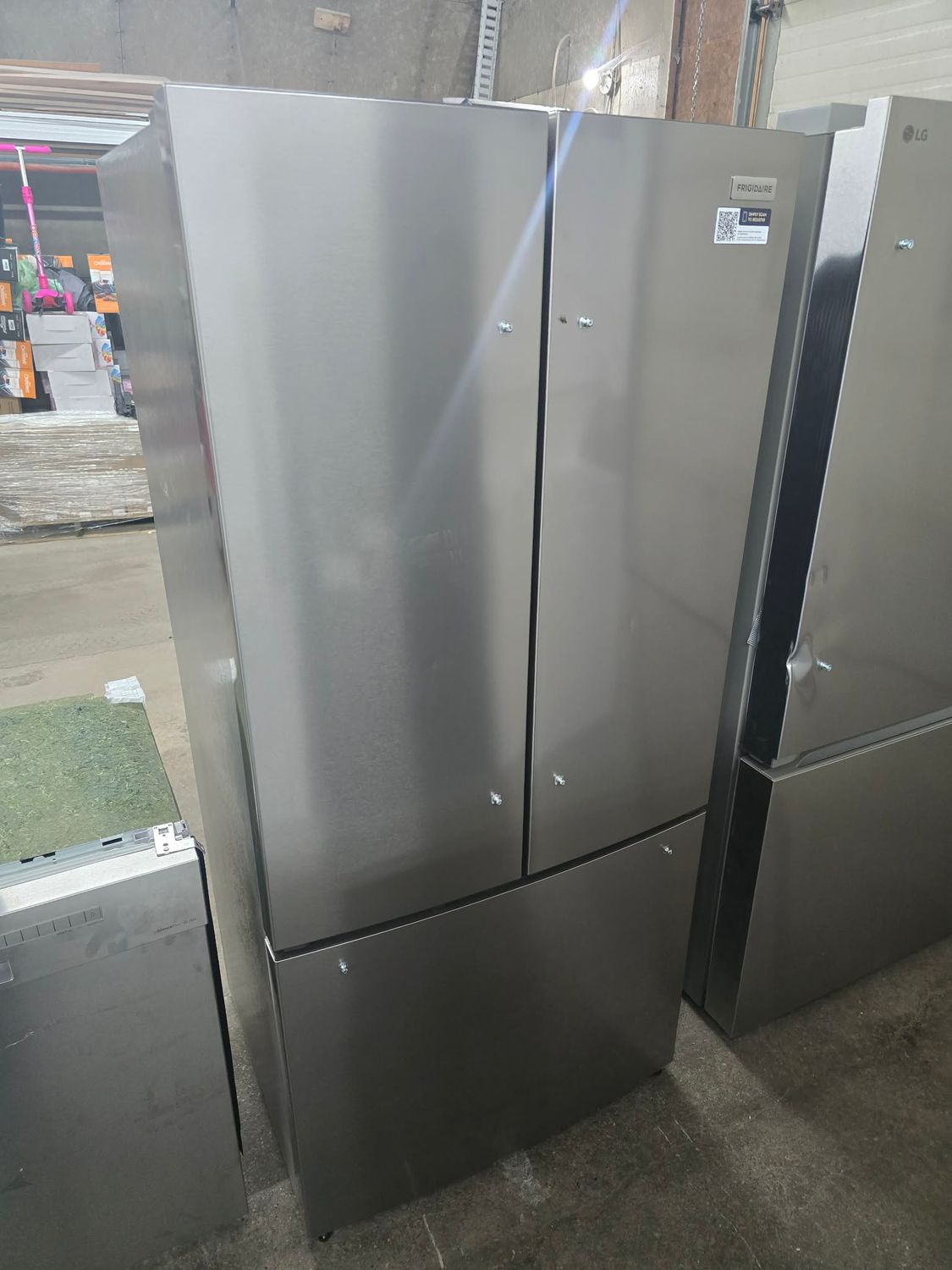 Frigidaire 31.3" 17.6 Cu. Ft. Counter-Depth French Door Refrigerator – FRFG1723AV Frigidaire 31.3" 17.6 Cu. Ft. Counter-Depth French Door Refrigerator – FRFG1723AV