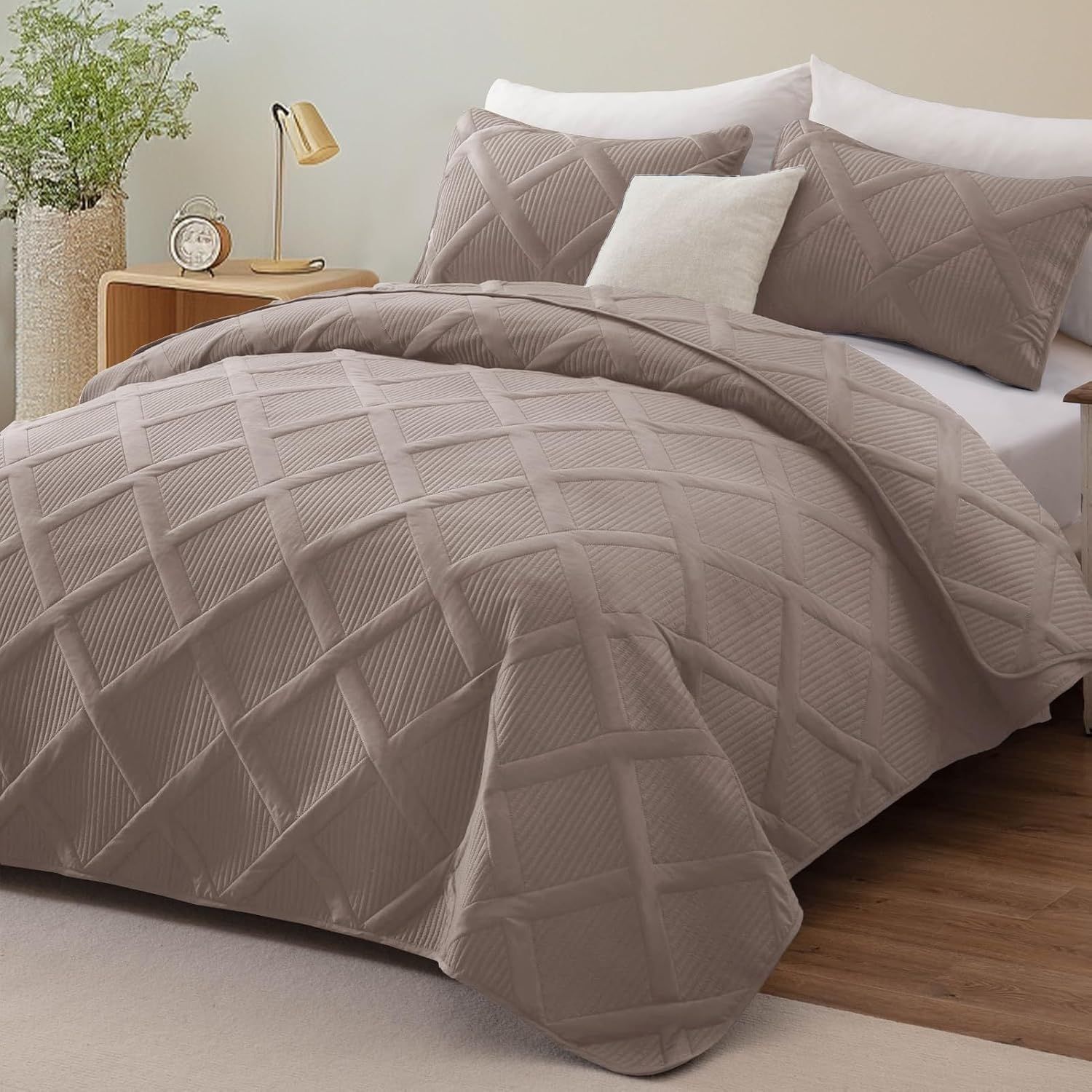 Exclusivo Mezcla Quilt King Size, Taupe Soft Bedspreads with 2 Pillow Shams, Modern Striped Pattern, Lightweight Bedding Set Coverlets for All Seasons, 104x96 Inch Exclusivo Mezcla Quilt King Size, Taupe Soft Bedspreads with 2 Pillow Shams, Modern Striped Pattern, Lightweight Bedding Set Coverlets for All Seasons, 104x96 Inch