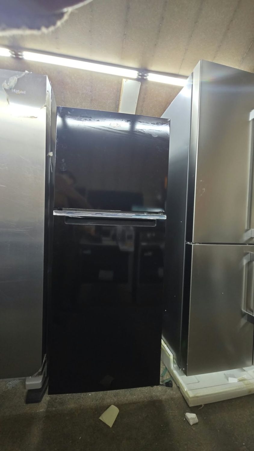 Whirlpool 24 3/8" Wide Top-Freezer Refrigerator – 11.6 Cu. Ft. – Black – WRT312CZJB MSRP $998.99