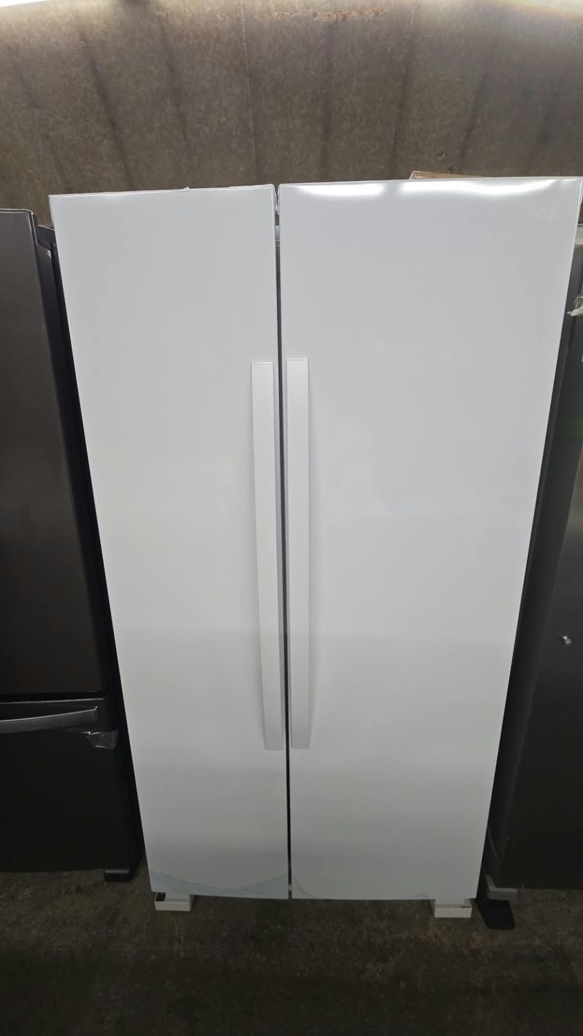 Whirlpool 32 3/4" Side-by-Side Refrigerator – 21.7 Cu. Ft. – White – WRS312SNHW MSRP $1545.99