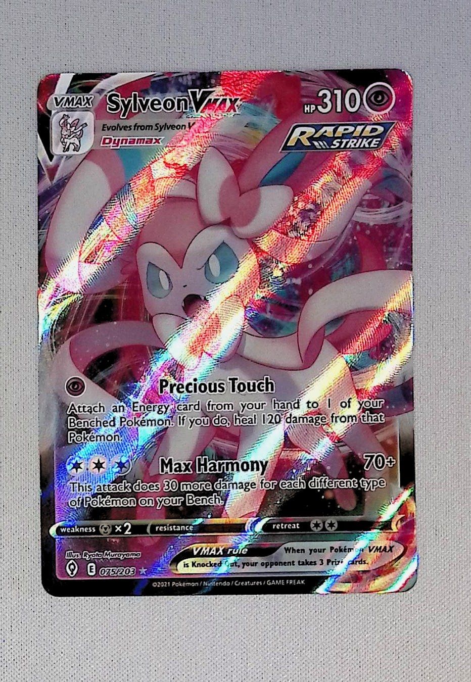sylveon vmax  075/203