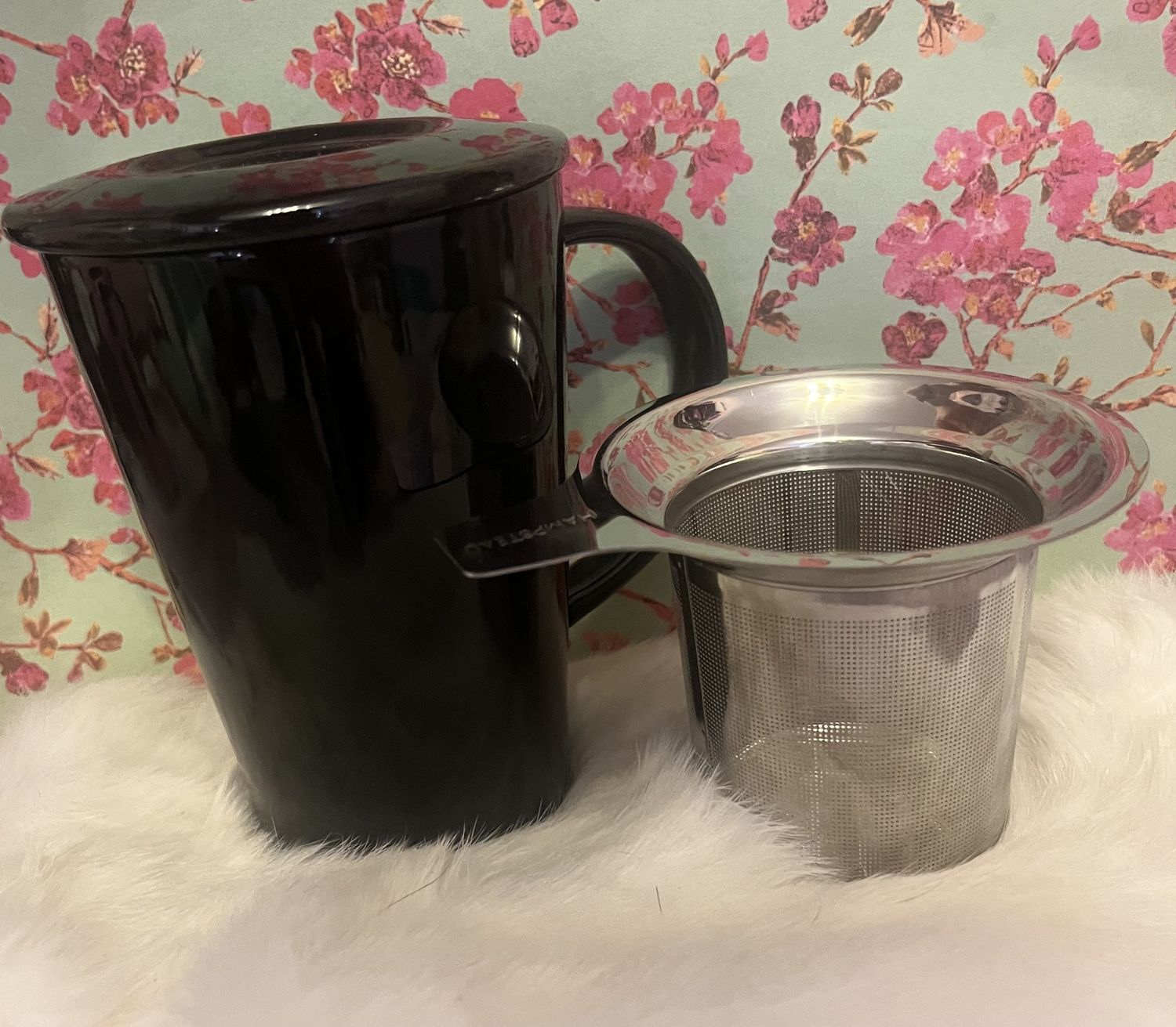 Infuser Mug with Lid, Attribute: Black