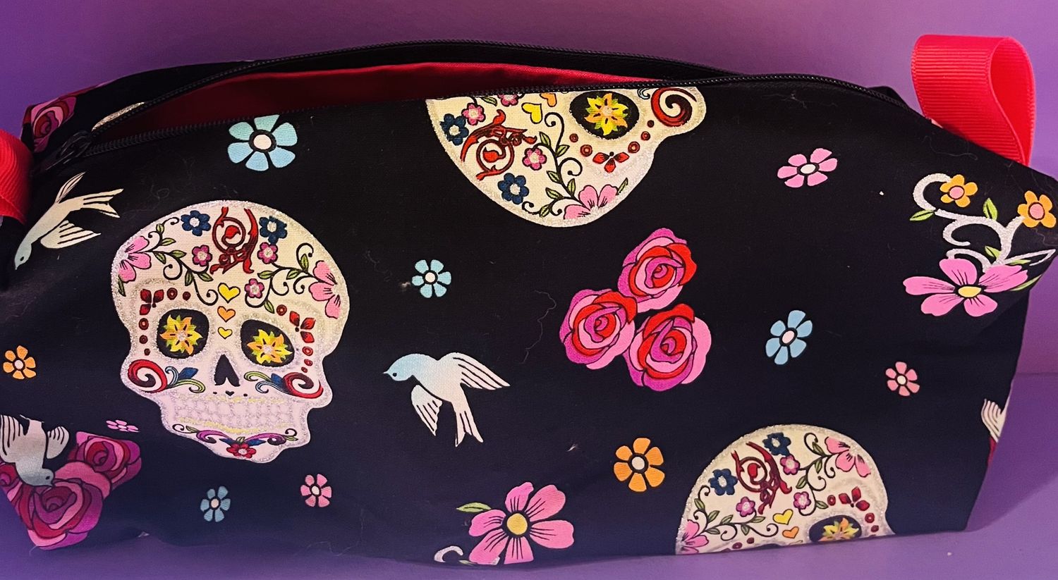 Zippered Make up bag, design: Skulls and Roses