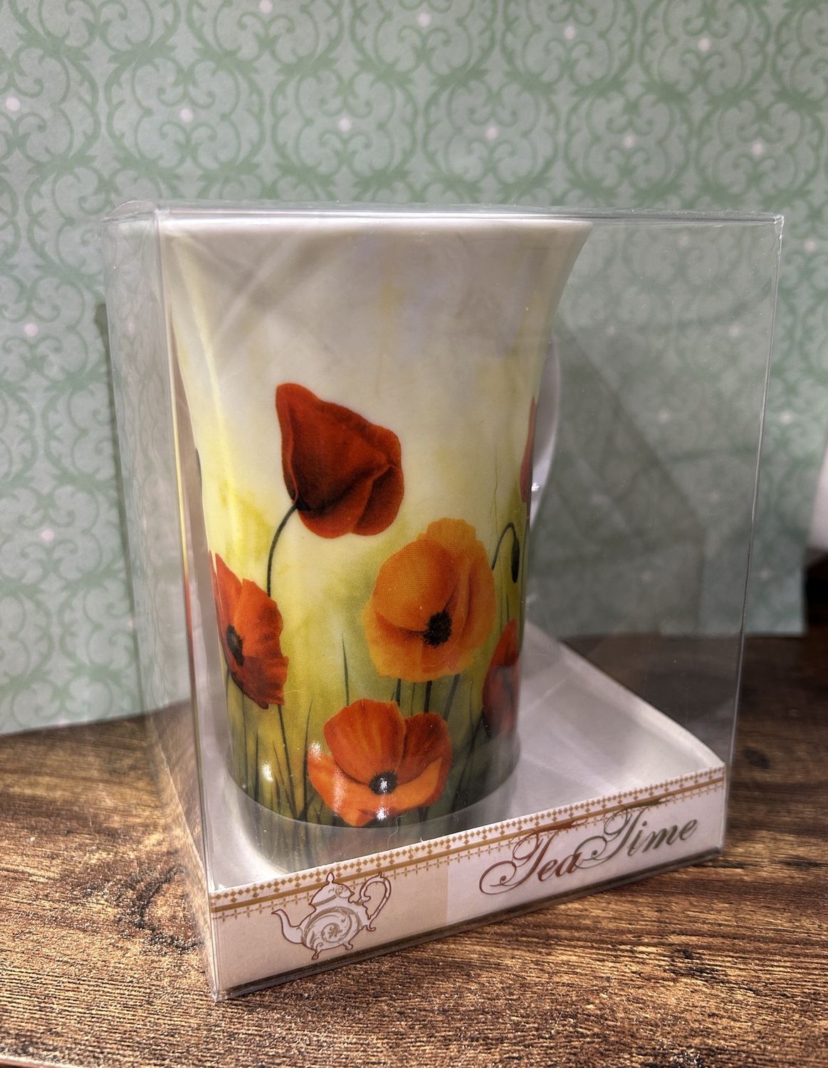 Porcelain cup, Attribute: Poppies