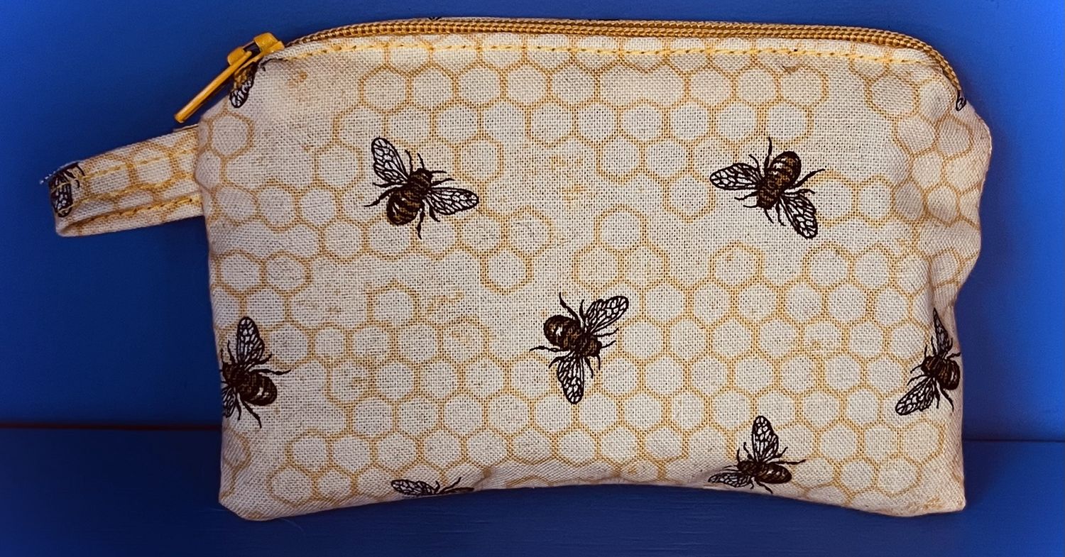 Zippered Baglet, design: Yellow Hive
