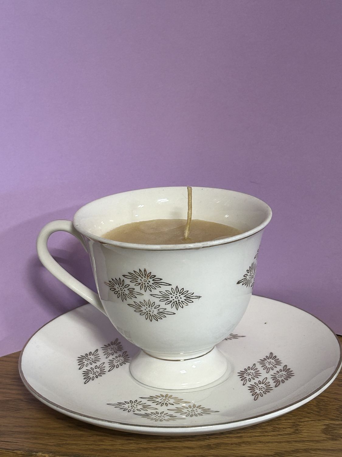 Beeswax Cup &amp; Saucer candle, design: Grey