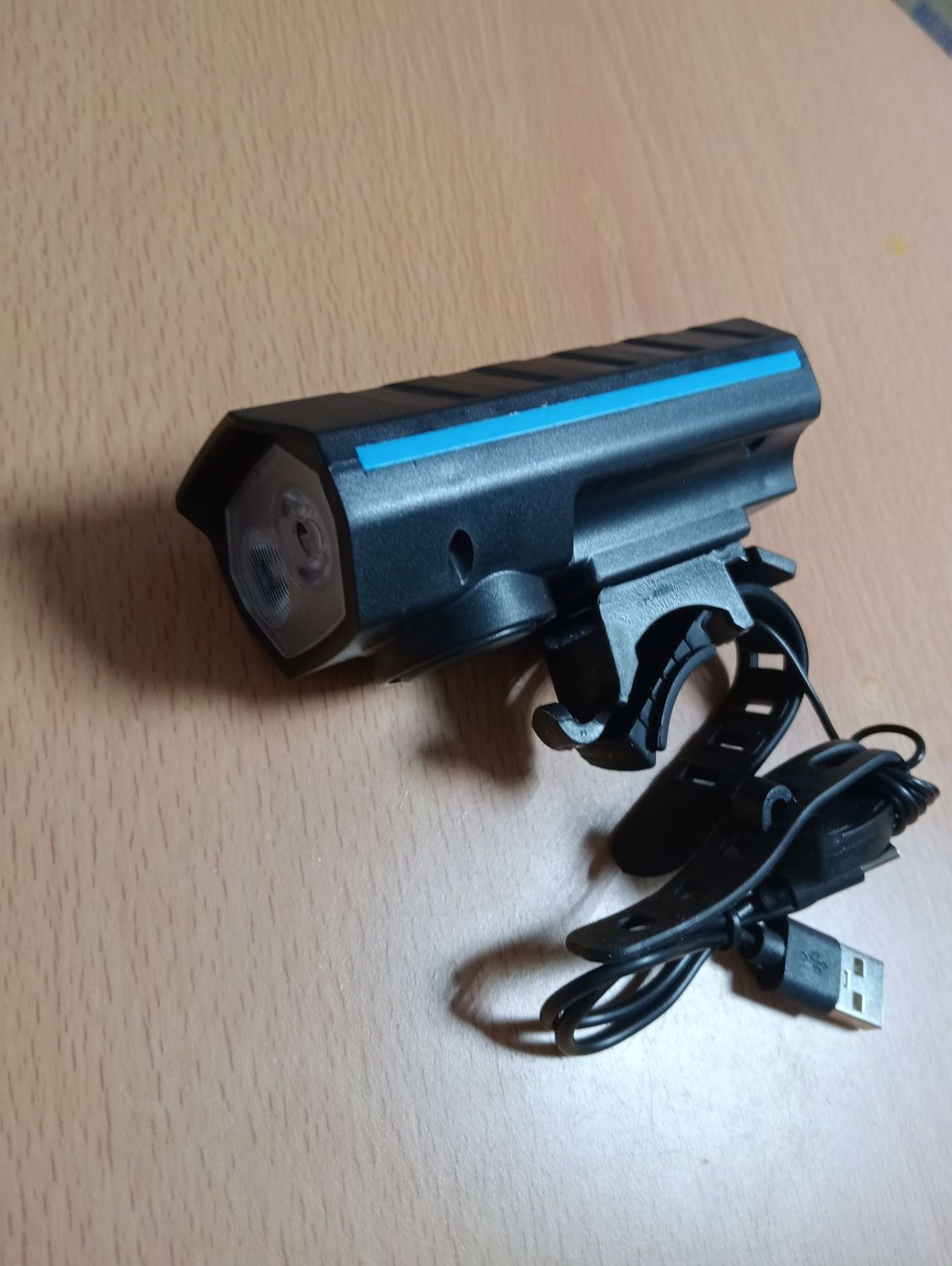 RECHARGEABLE MAGNTIC LIGHT