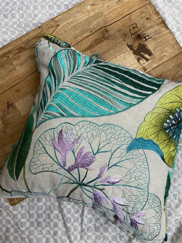 Cushion Laly