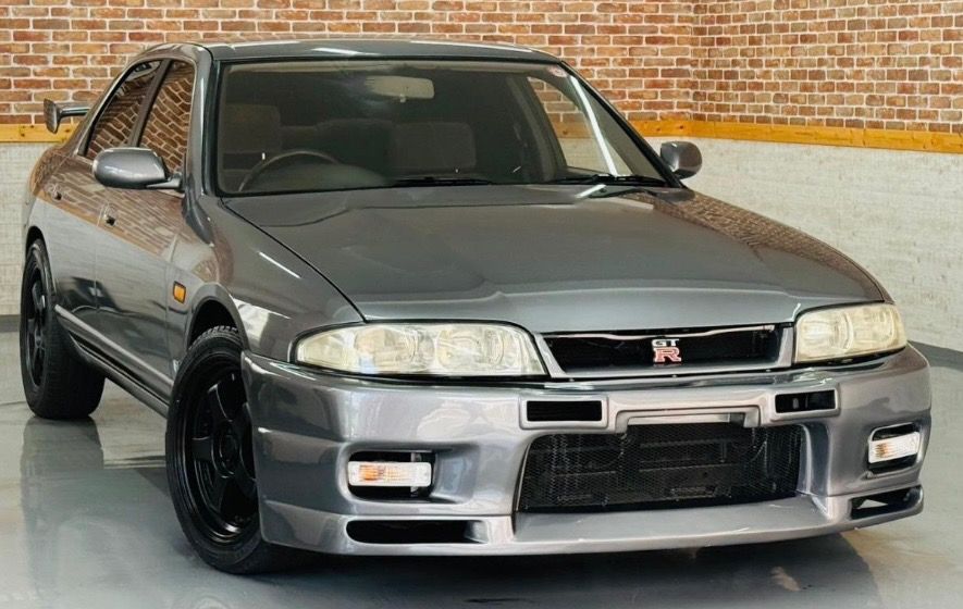 Nissan Skyline GTS R33 w/GTR emblem