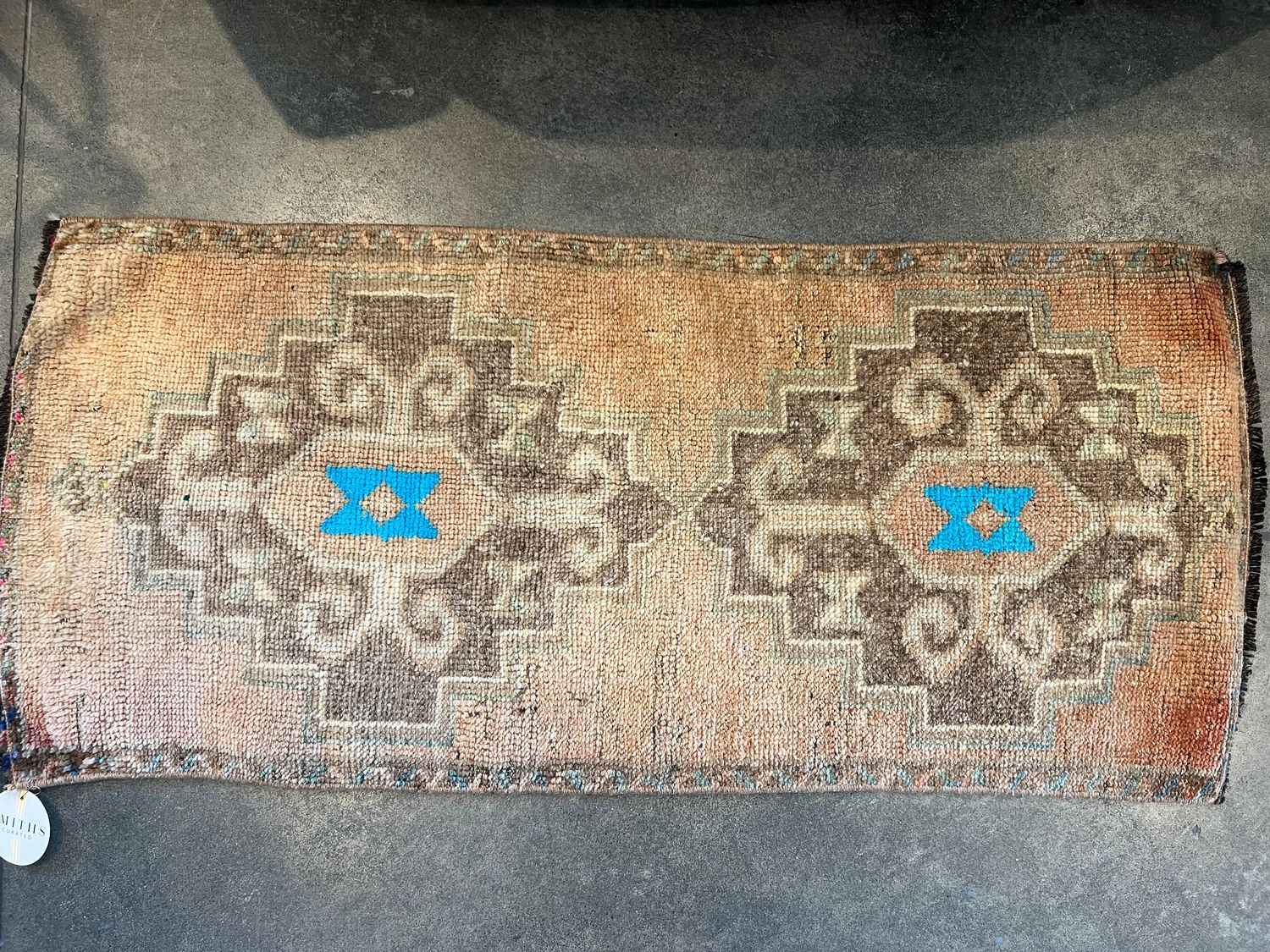 1.7'W x 3.6'L Vintage Rug 17