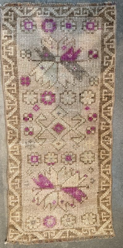 37.5"L x 18.5"W Vintage Rug 32