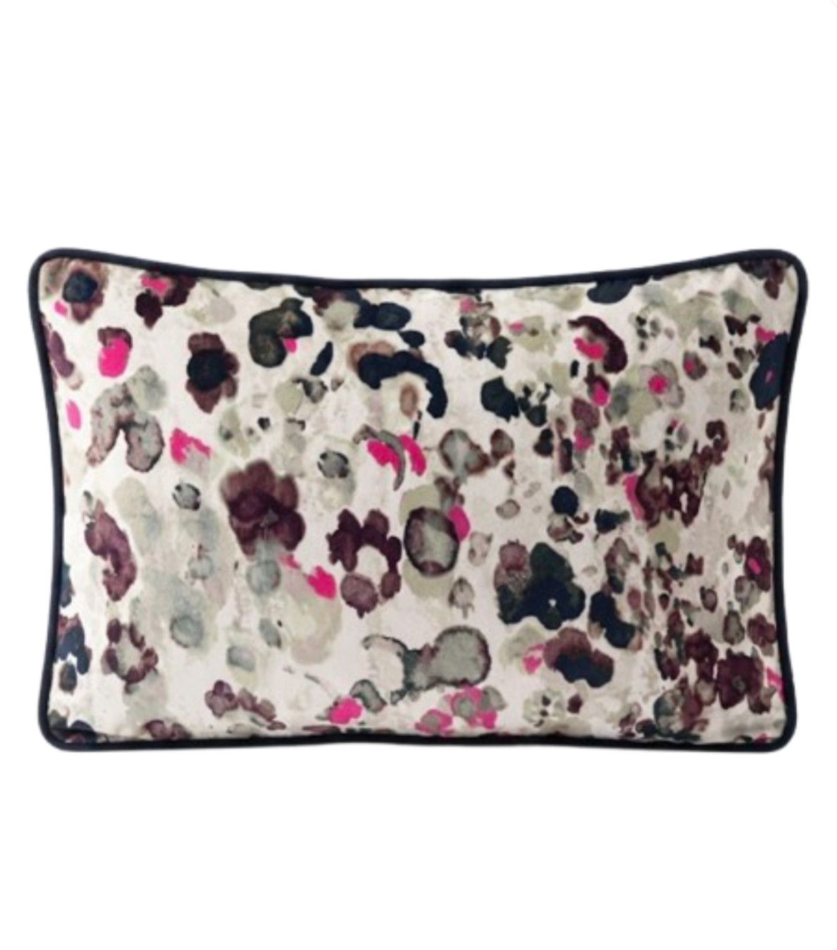 14x21 Multicolor Abstract Pillow w/ Navy Welt Detail