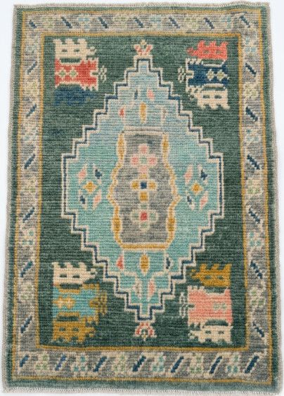 39.5"L x 26.5"W Vintage Rug 38