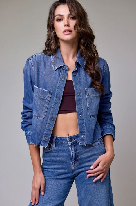 MEDIUM WASH CROPPED DENIM SHIRT