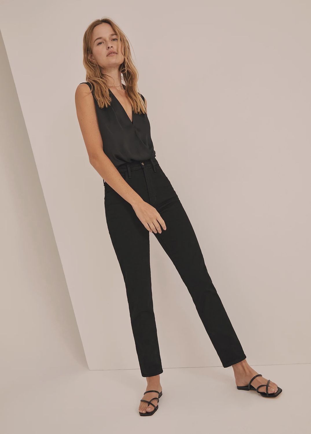 THE SLEEVELESS DATE BLOUSE