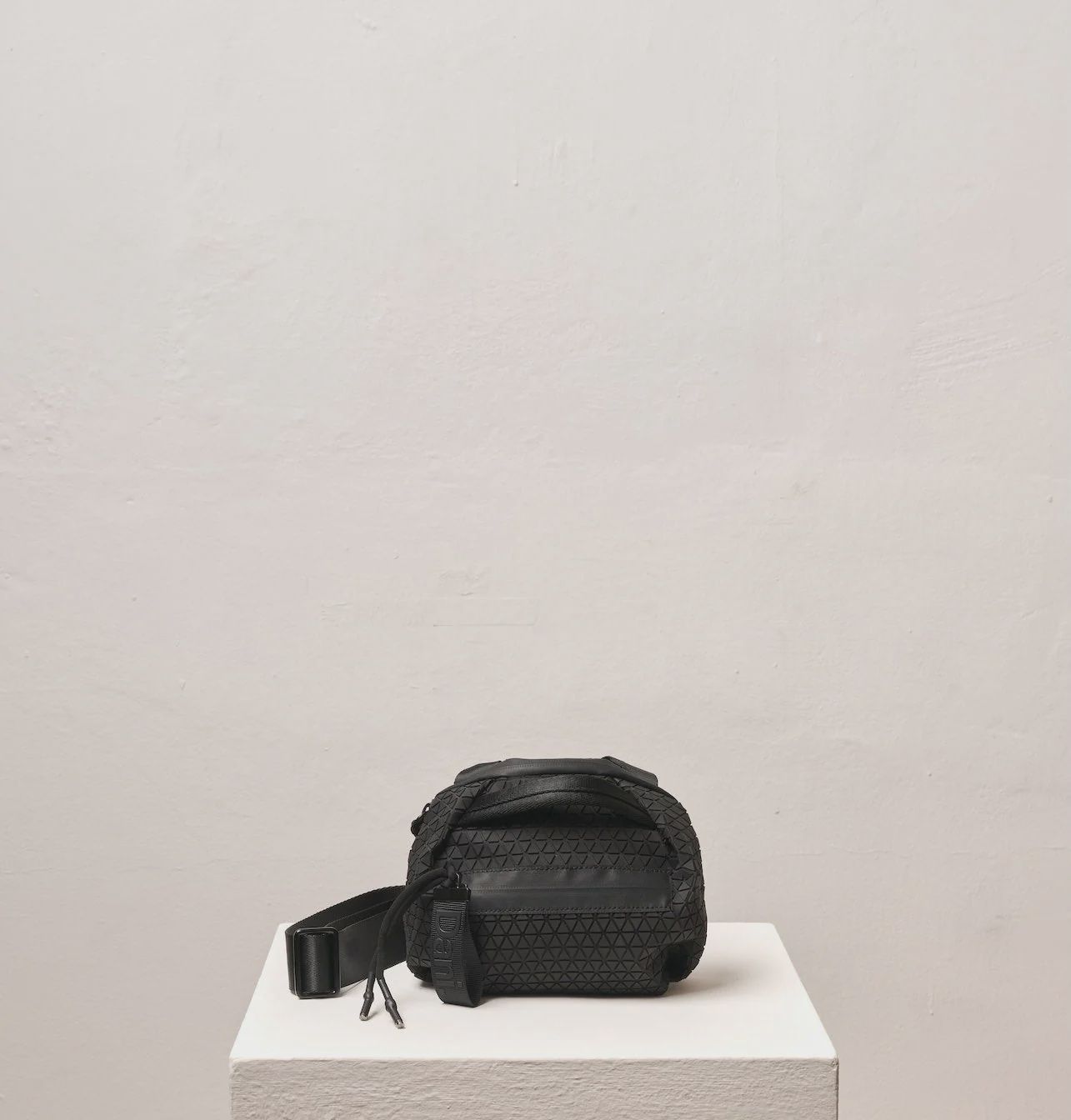 BONNIE MINI CROSSBODY GEO
