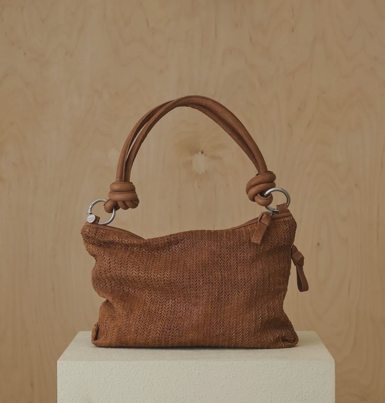 DALLAS CONTOUR SHOULDER BAG