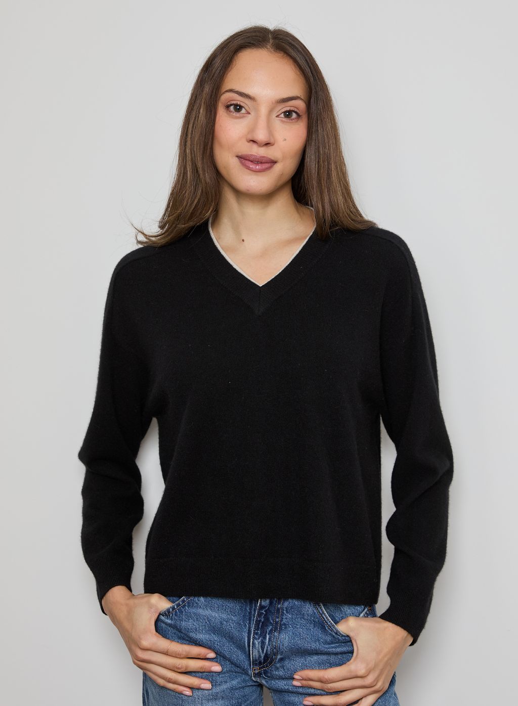 V NECK, Color: BLACK/MILK, SIZE: XS