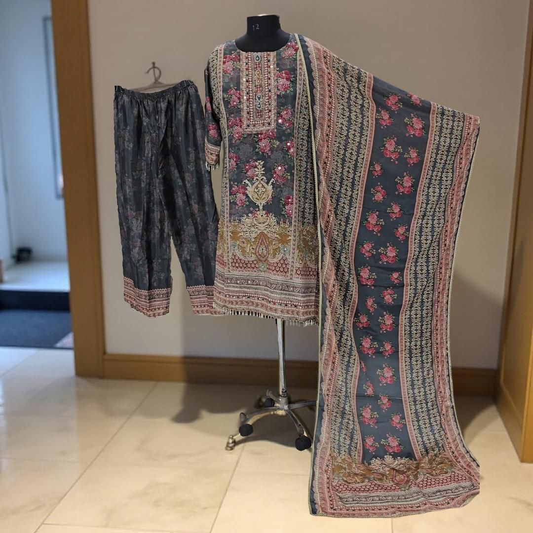 S/M Embroidery Round Neck Collar 3 pcs Co-ord Set