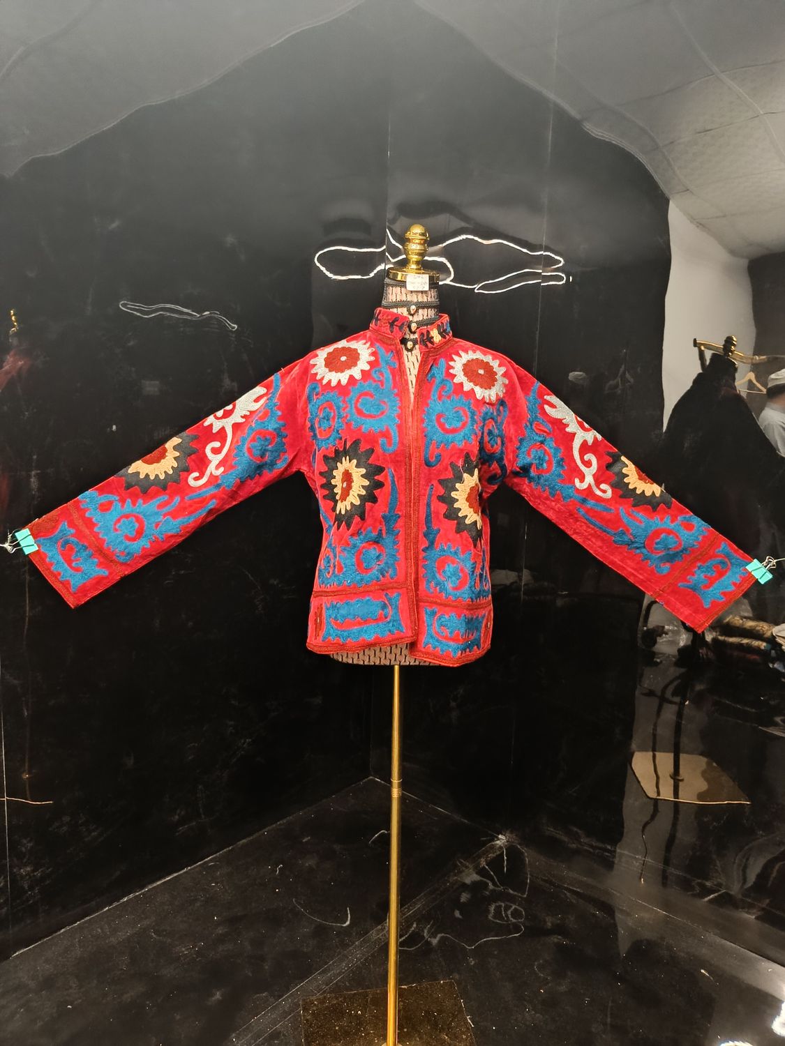 L-XL Jacket Velvet Embroidered Length 24" inches