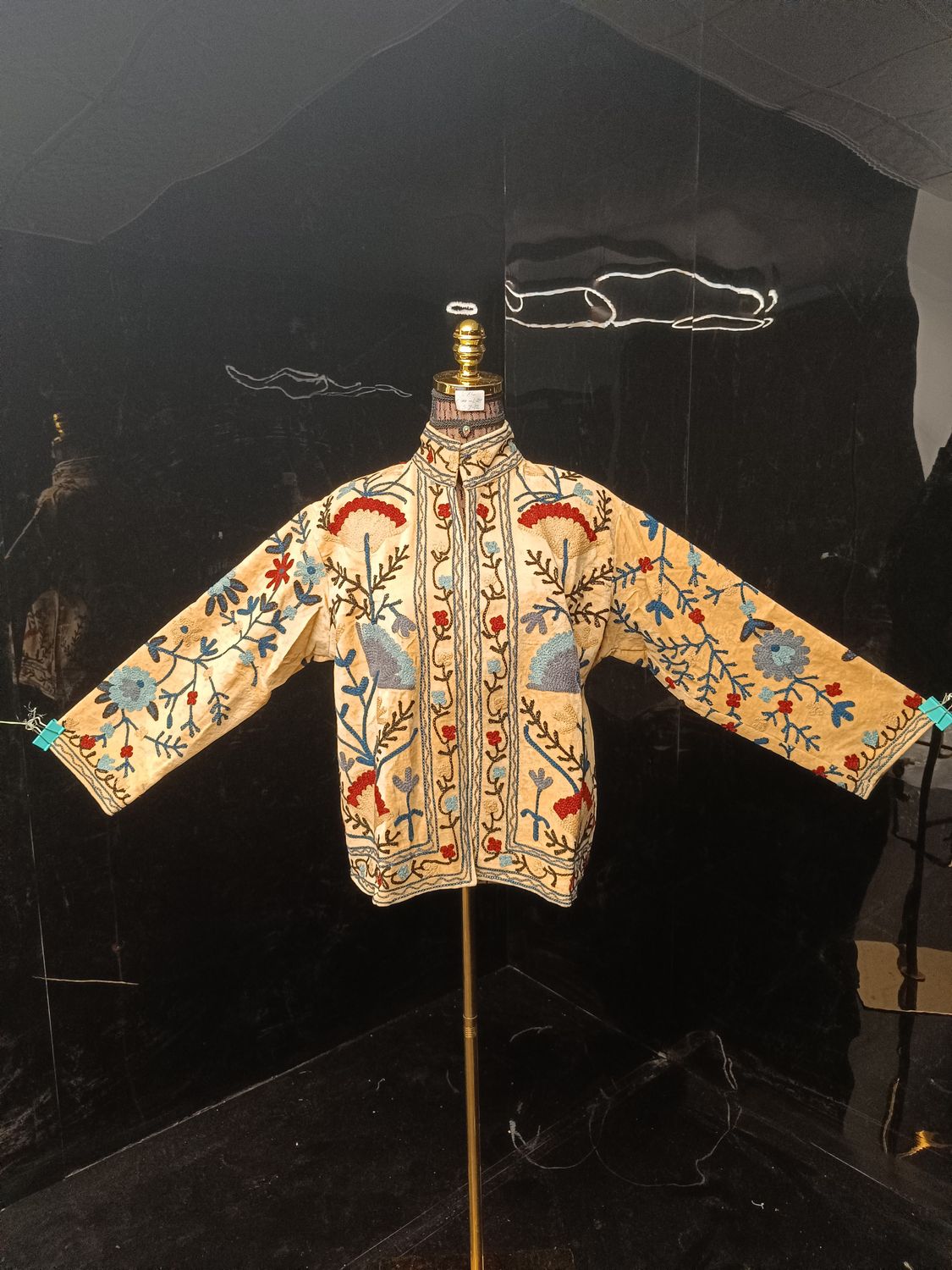 L-XL Jacket Cotton Embroidered Length 24" inches