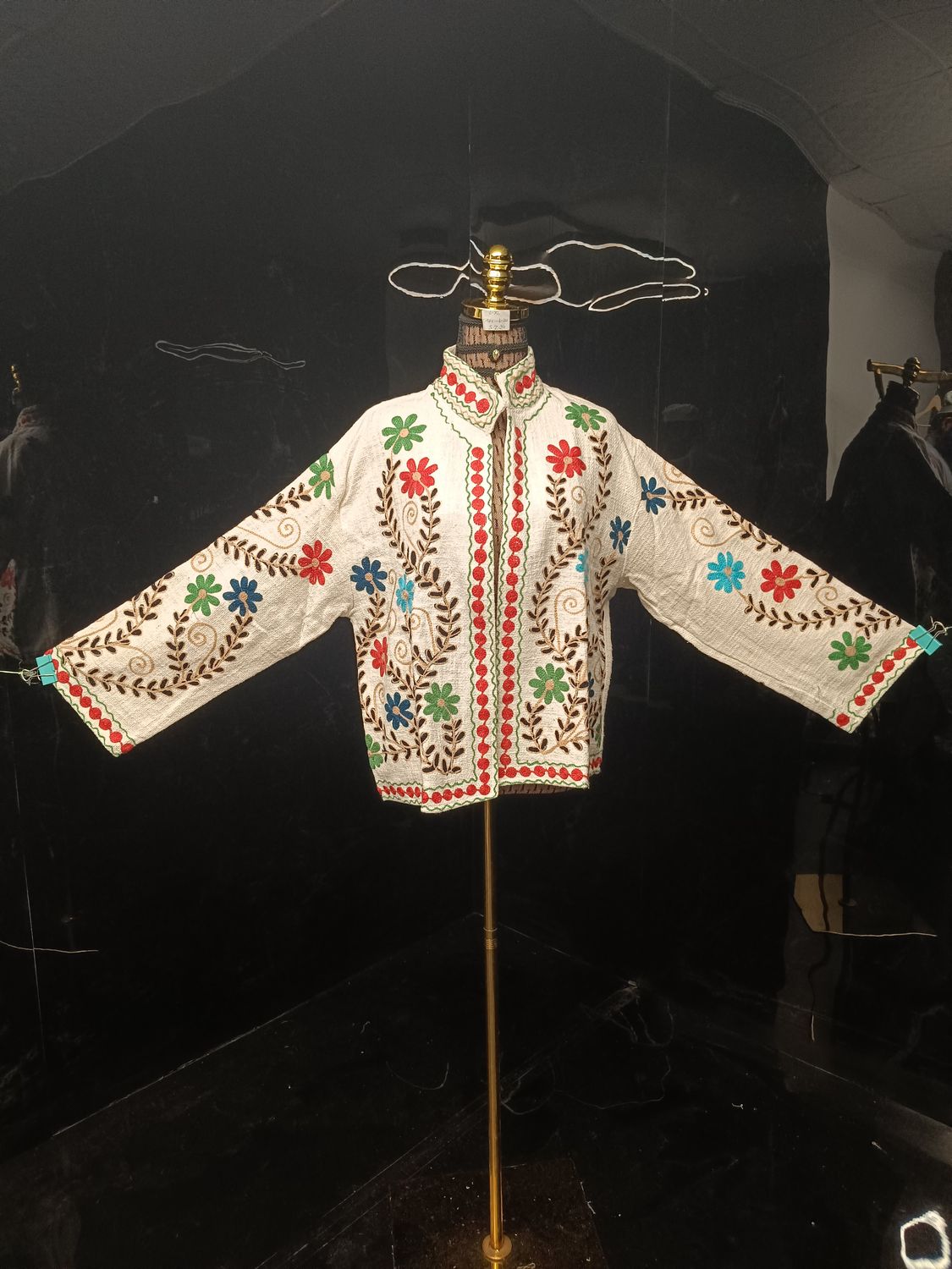 L-XL Jacket Cotton Embroidered Length 24" inches
