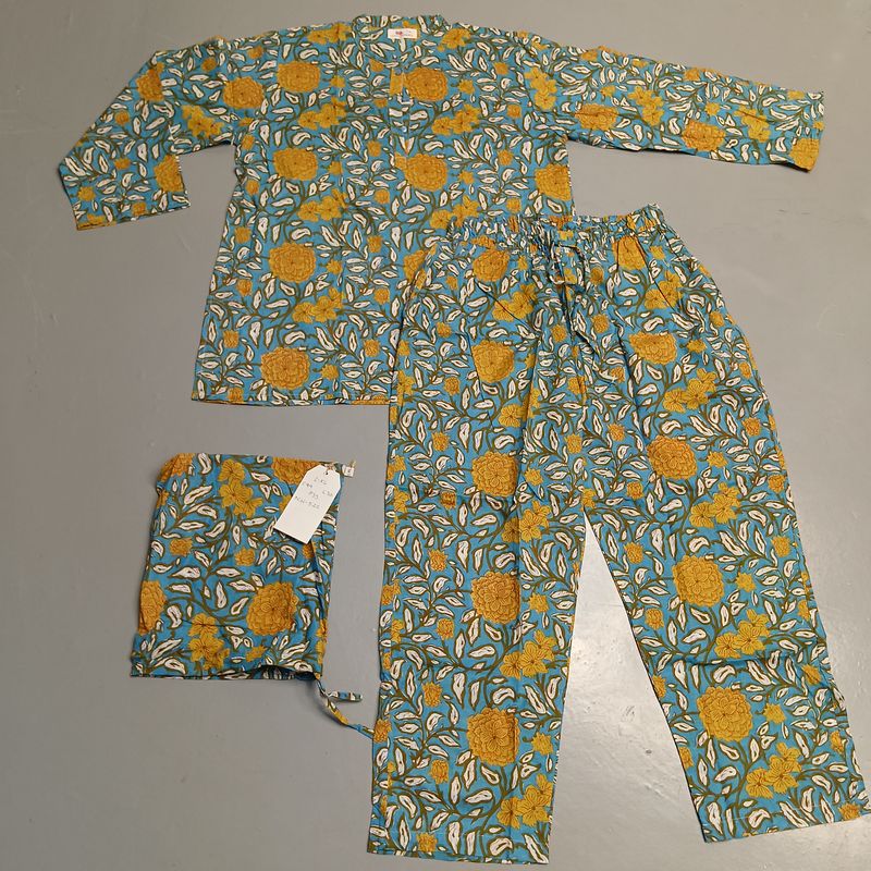 L/XL Full Sleeves Stand Collar Neck Cotton Pajamas Set