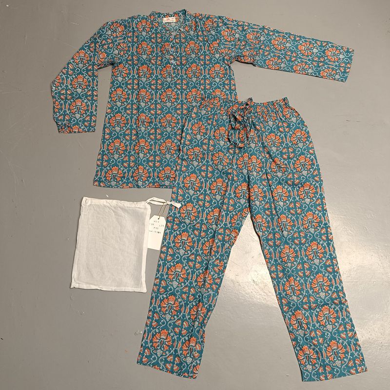 XS/S Full Sleeves Stand Collar Neck Cotton Pajamas Set