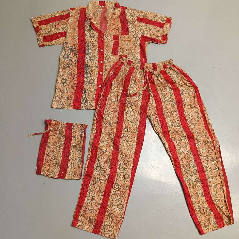 L Short Sleeves Full Collar Neck Cotton Pajamas Set