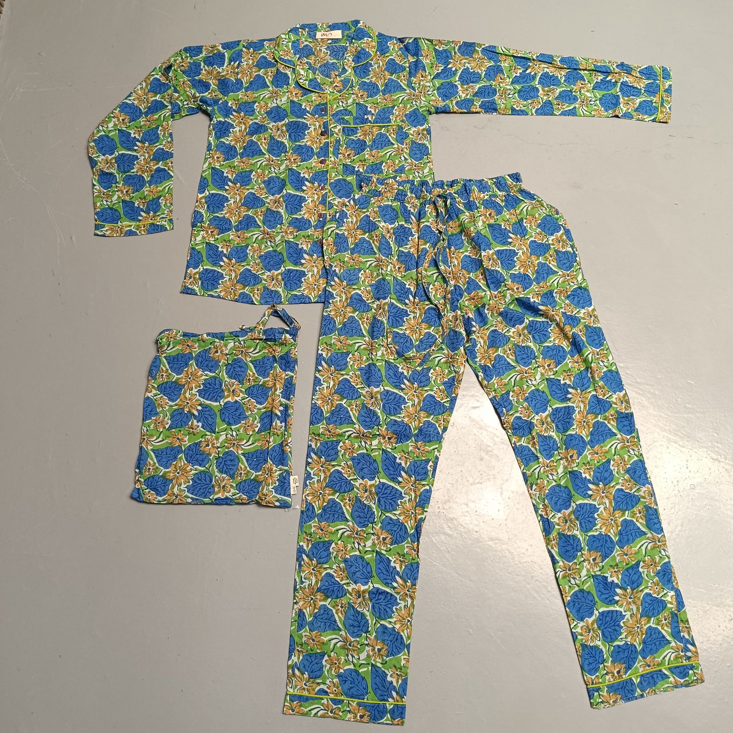 XS/S Full Sleeves Collar Neck Cotton Full Pajamas Set