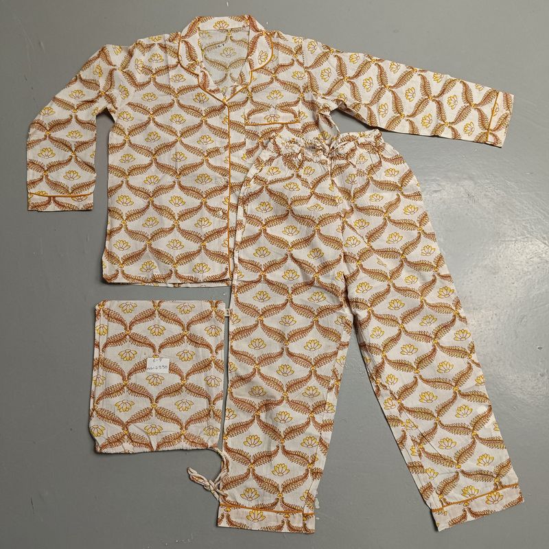 6-7 Year Cotton Full Sleeves Shirt Collar Neck Full Pajama Set