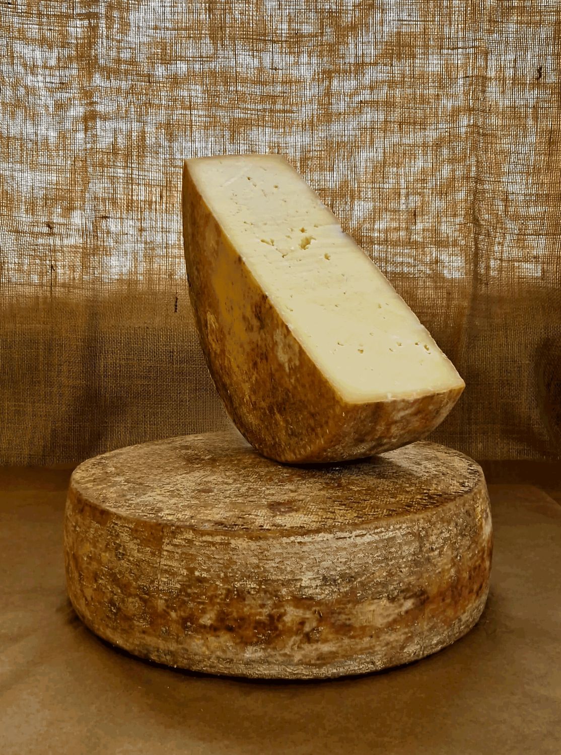 Gran Lauro: Formaggio latte vaccino crudo Gran Lauro: Formaggio latte vaccino crudo