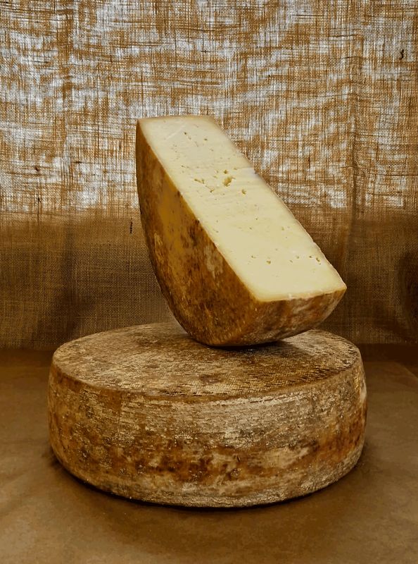 Gran Lauro: Formaggio latte vaccino crudo