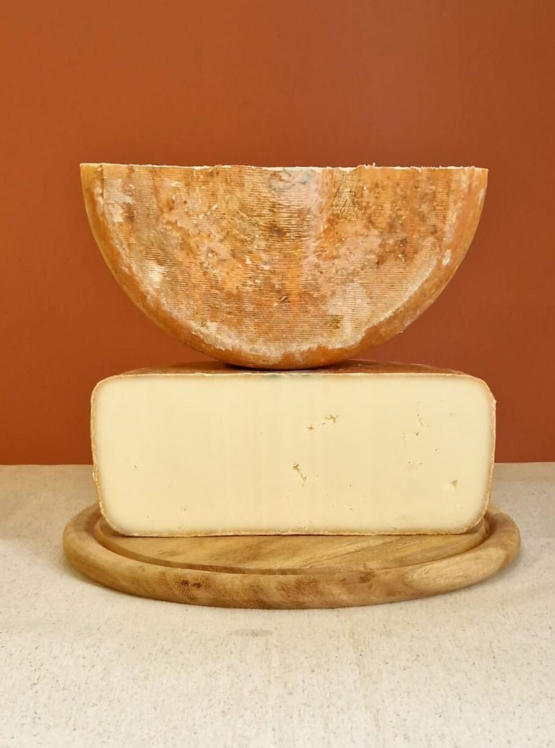 Affinato Ovino: Formaggio latte ovino pastorizzato Affinato Ovino: Formaggio latte ovino pastorizzato