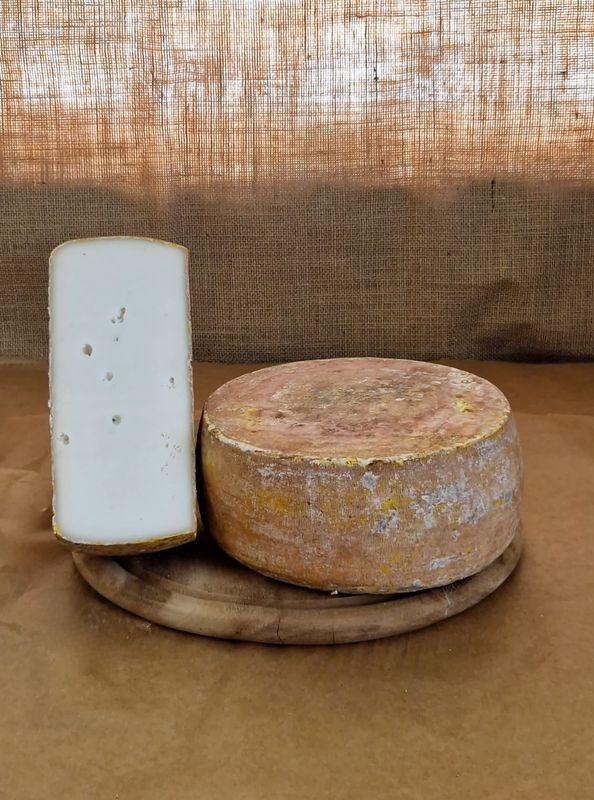 Affinato Caprino: Formaggio latte caprino pastorizzato