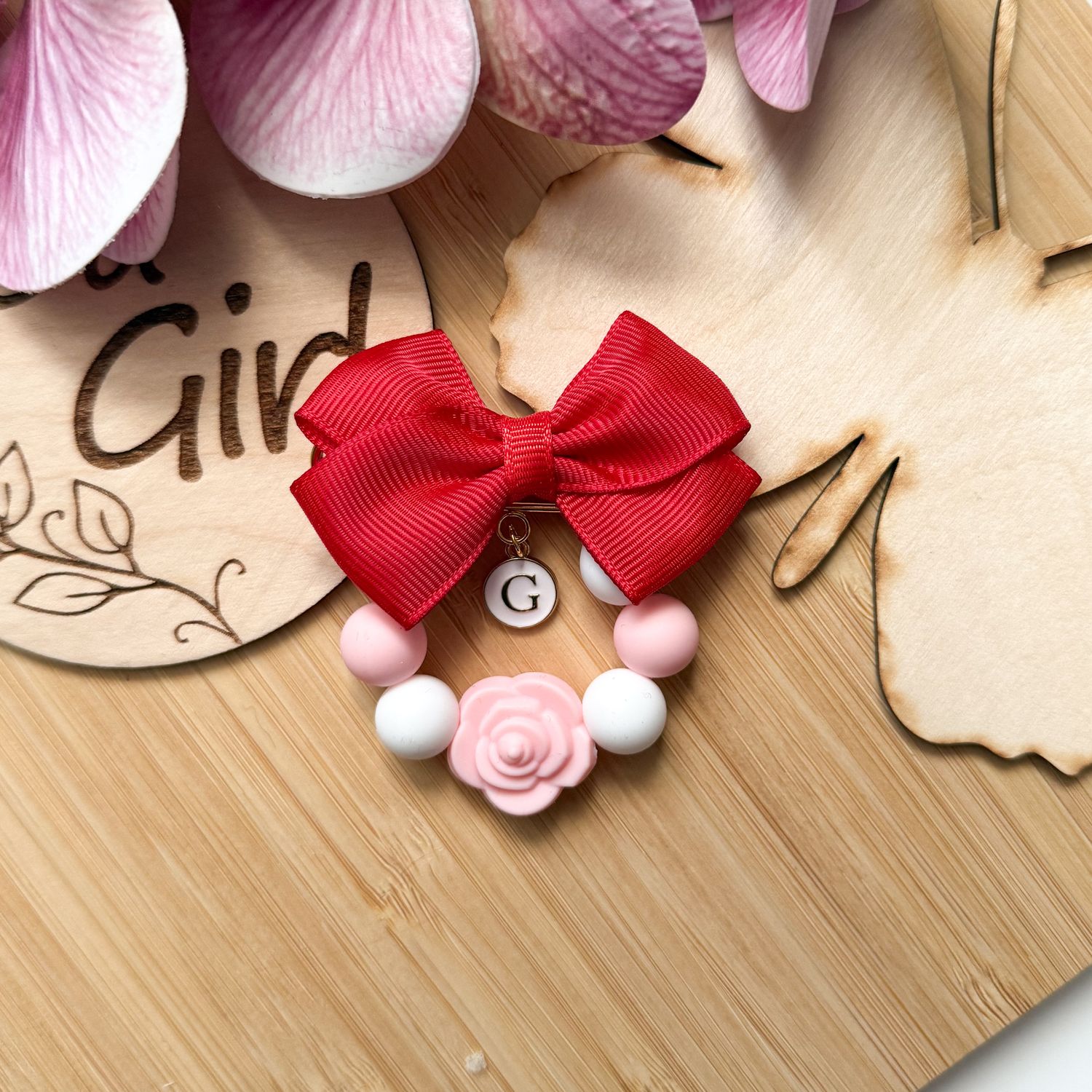 Agrafka biała różowa różyczka