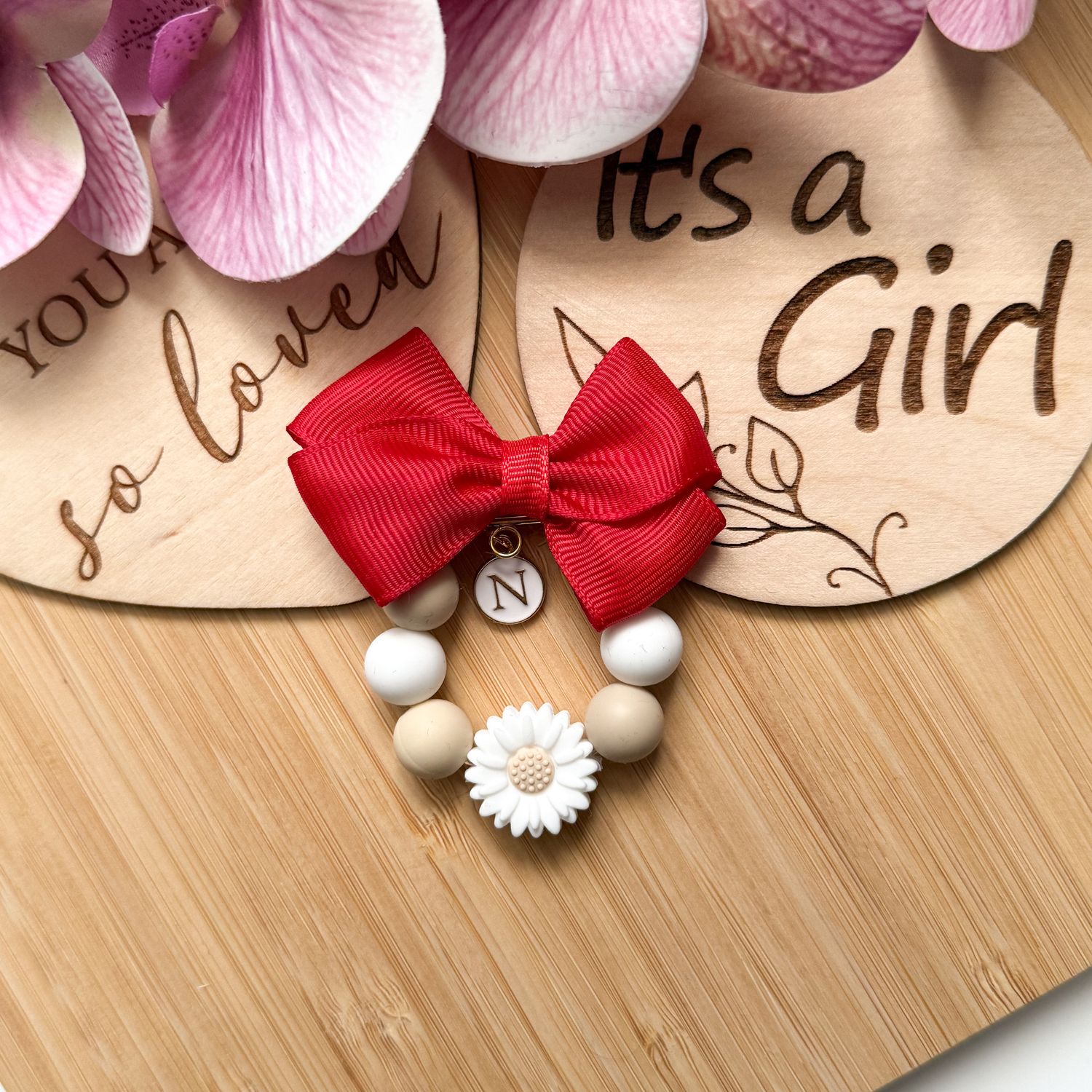 Agrafka beżowa biały kwiatek