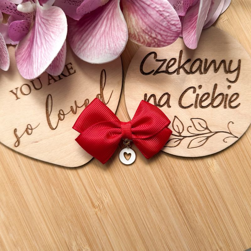 Czerwona kokardka serduszko białe